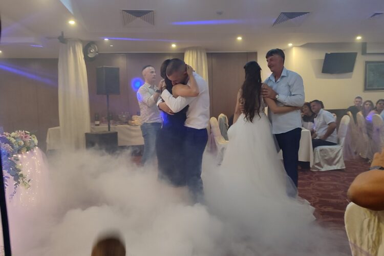 Дисководещ за сватба и дим за първи танц в хотел Централ Славия