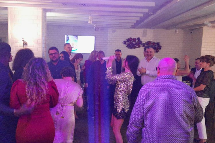 Диджей за новогодишно празненство в ресторант Ямас