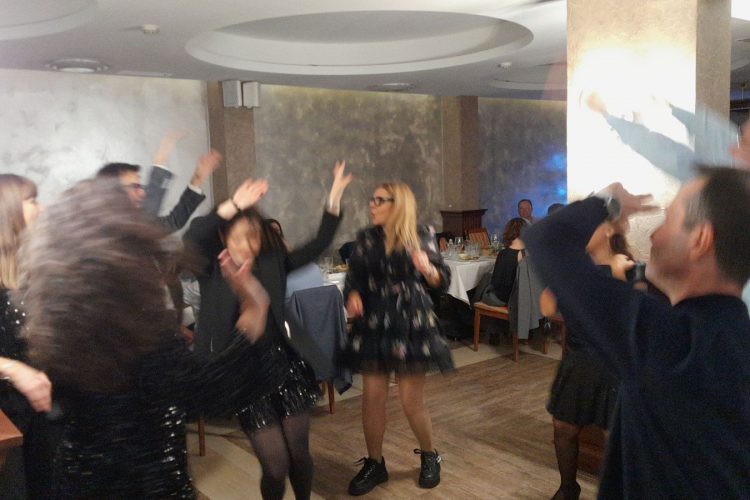 DJ за Коледно фирмено парти в хотел Будапеща