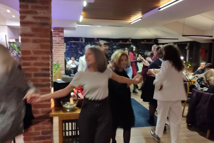 DJ за новогодишно празненство в ресторант Остерия Тартуфо