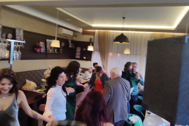 Диджей за сватбено тържество в ресторант Question Mark Bar&Grill